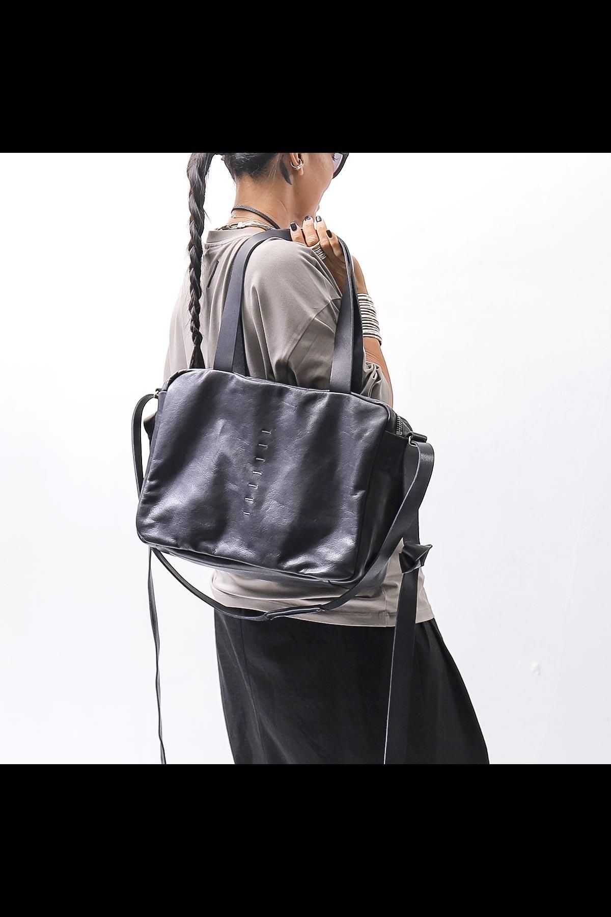 <img class='new_mark_img1' src='https://img.shop-pro.jp/img/new/icons8.gif' style='border:none;display:inline;margin:0px;padding:0px;width:auto;' />2WAY SQUARE LARGE CAPACITY SHOULDER BAG DBM002_BLACK