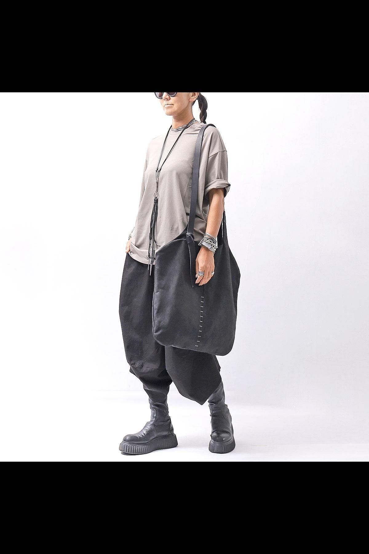 <img class='new_mark_img1' src='https://img.shop-pro.jp/img/new/icons8.gif' style='border:none;display:inline;margin:0px;padding:0px;width:auto;' />MULTIWAY LONG STRAP TOTE BAG DBM005_BLACK