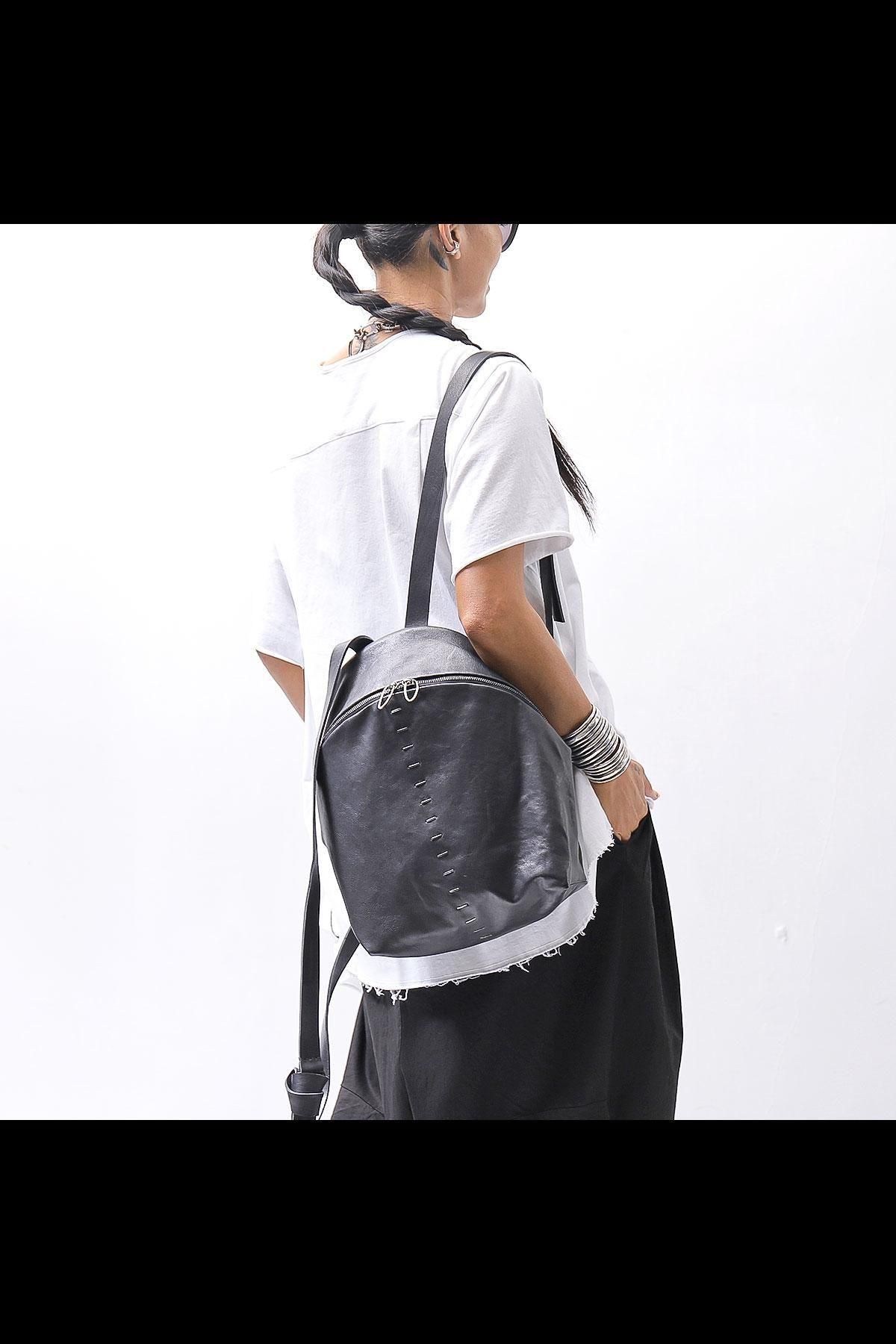 <img class='new_mark_img1' src='https://img.shop-pro.jp/img/new/icons8.gif' style='border:none;display:inline;margin:0px;padding:0px;width:auto;' /> BODY BACK PACK DBM003_BLACK