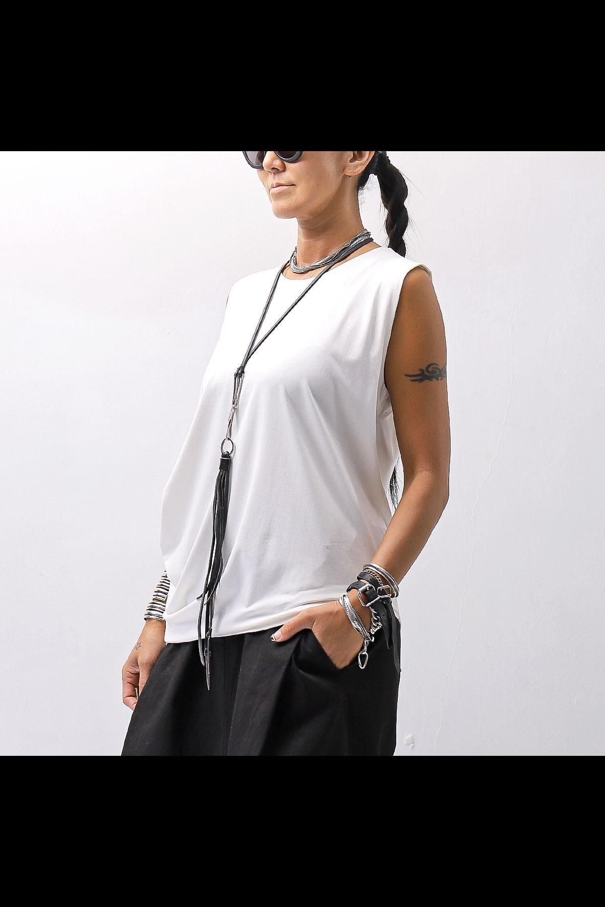 <img class='new_mark_img1' src='https://img.shop-pro.jp/img/new/icons8.gif' style='border:none;display:inline;margin:0px;padding:0px;width:auto;' />SIDE TACK SLEEVE-LESS TOP TS02_WHITE