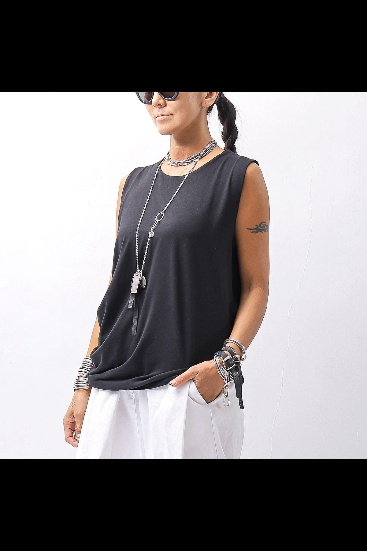 <img class='new_mark_img1' src='https://img.shop-pro.jp/img/new/icons8.gif' style='border:none;display:inline;margin:0px;padding:0px;width:auto;' />SIDE TACK SLEEVE-LESS TOP TS02_BLACK