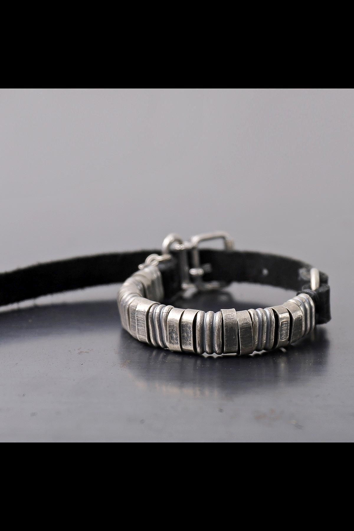 <img class='new_mark_img1' src='https://img.shop-pro.jp/img/new/icons8.gif' style='border:none;display:inline;margin:0px;padding:0px;width:auto;' />TRIPLE STRIPES SILVER BRACELET_BR2345