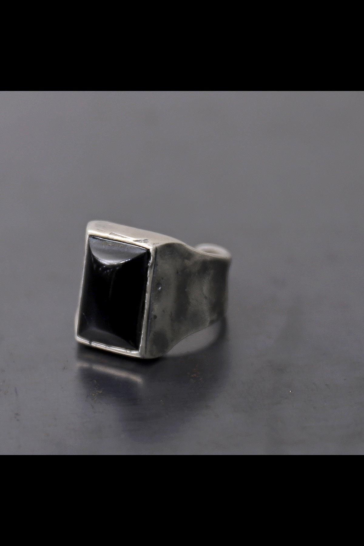 <img class='new_mark_img1' src='https://img.shop-pro.jp/img/new/icons8.gif' style='border:none;display:inline;margin:0px;padding:0px;width:auto;' />SQUARE ONYX SILVER RING_AN1015