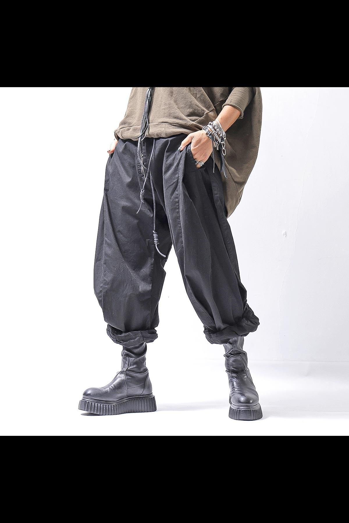 <img class='new_mark_img1' src='https://img.shop-pro.jp/img/new/icons8.gif' style='border:none;display:inline;margin:0px;padding:0px;width:auto;' />UNISEX SIDE TUCK ICONIC COTTON PANTS_BLACK