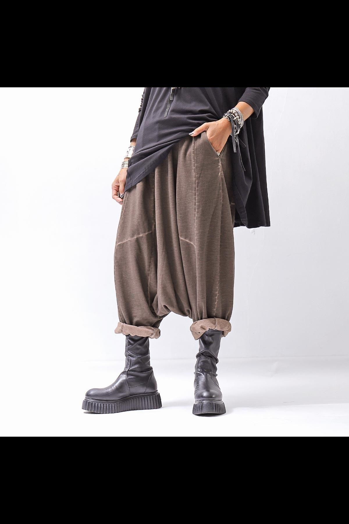 <img class='new_mark_img1' src='https://img.shop-pro.jp/img/new/icons8.gif' style='border:none;display:inline;margin:0px;padding:0px;width:auto;' />UNISEX COTTON SWEAT WIDE SARROUEL PANTS PL16P_CHOCOLATE