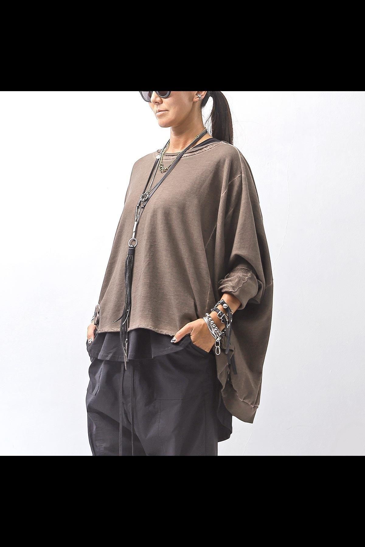 <img class='new_mark_img1' src='https://img.shop-pro.jp/img/new/icons8.gif' style='border:none;display:inline;margin:0px;padding:0px;width:auto;' />UNISEX COTTON SWEAT WIDE SHORT TOP PL8_CHOCOLATE