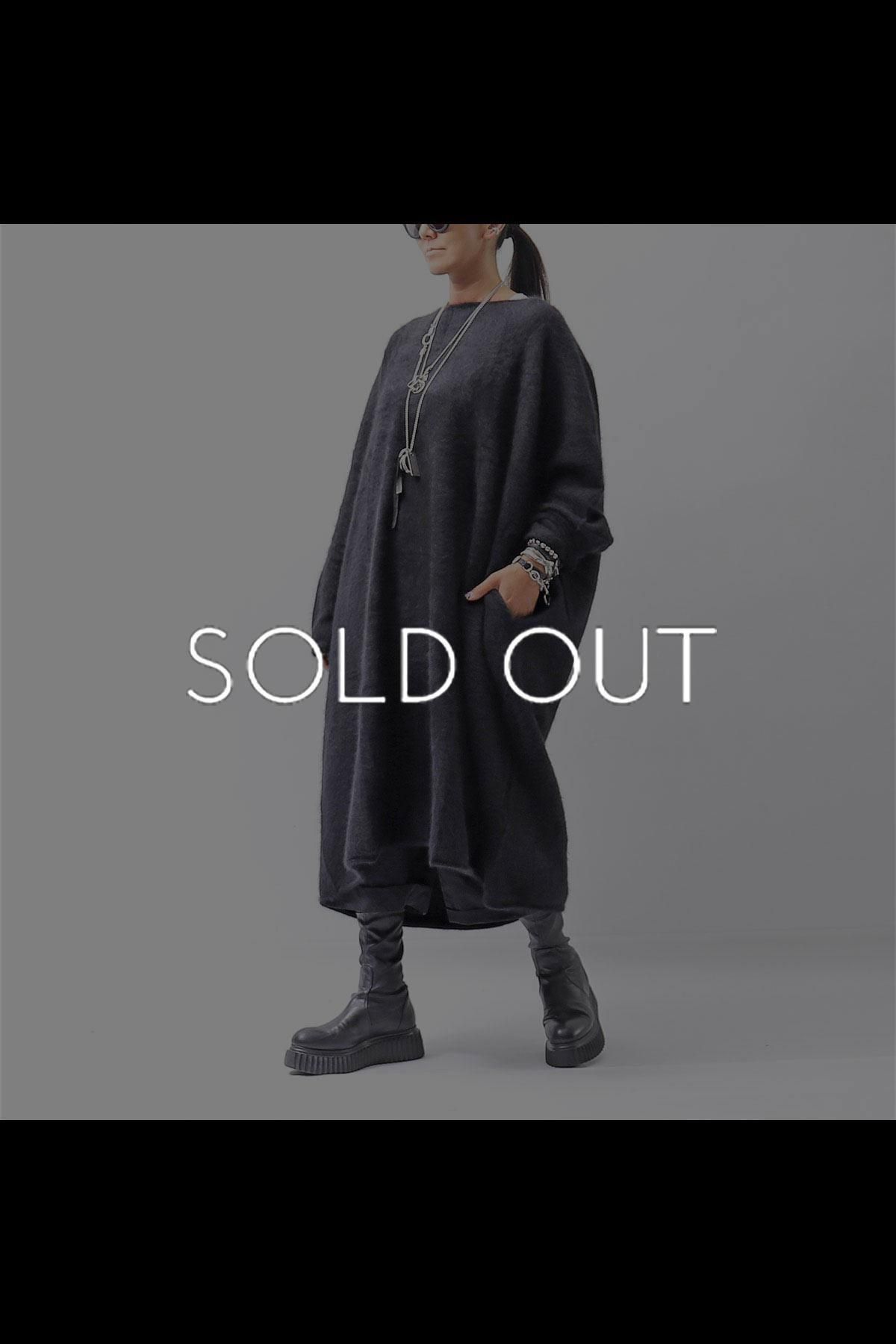 RACCOON COCOON KNIT DRESS_BLACK