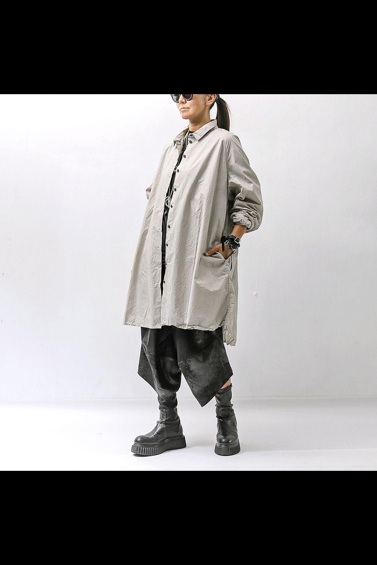 <img class='new_mark_img1' src='https://img.shop-pro.jp/img/new/icons8.gif' style='border:none;display:inline;margin:0px;padding:0px;width:auto;' />UNISEX OVERSIZE BACK TUCK SHIRT_SAND CLOUD