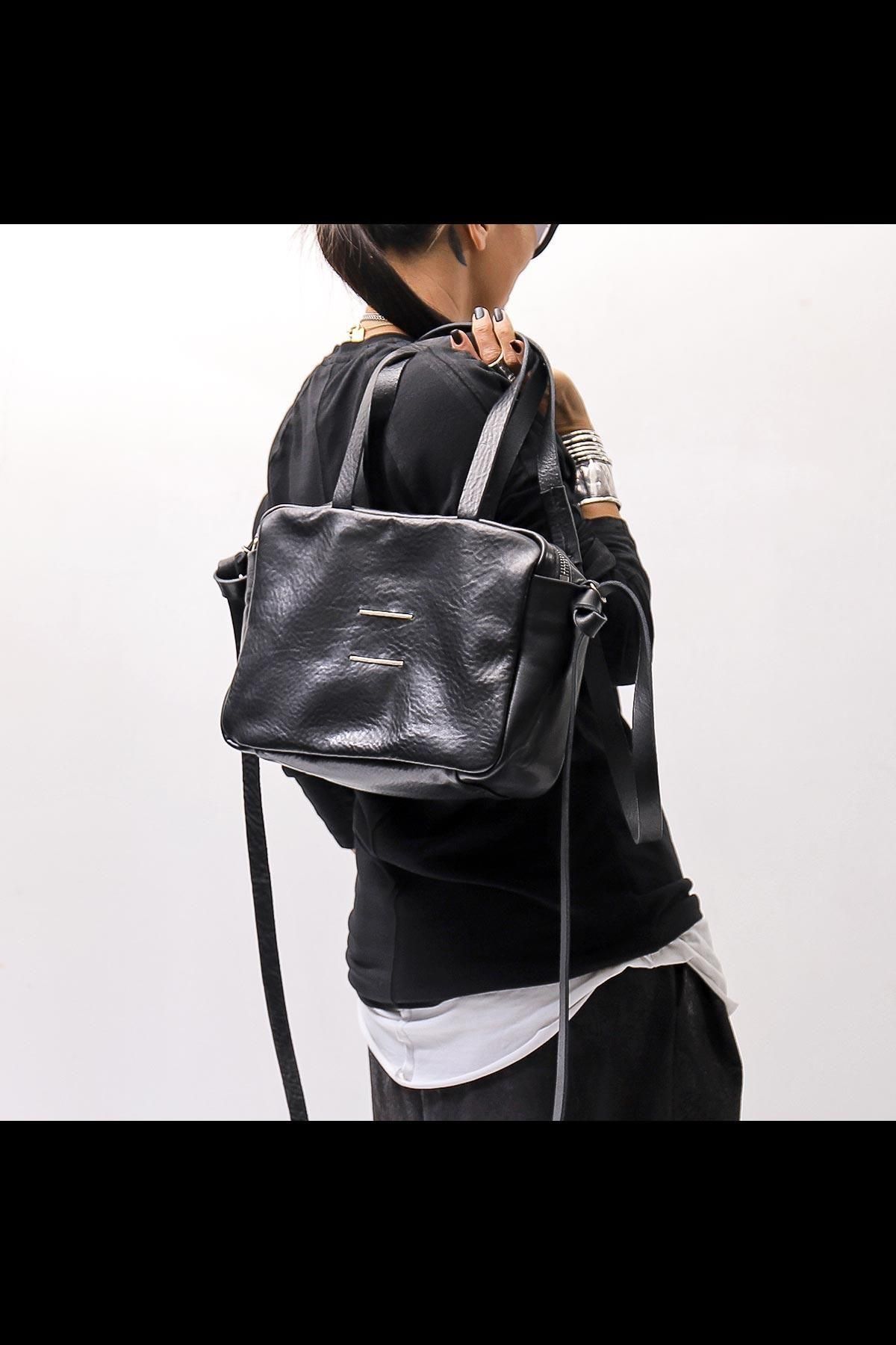 <img class='new_mark_img1' src='https://img.shop-pro.jp/img/new/icons8.gif' style='border:none;display:inline;margin:0px;padding:0px;width:auto;' />2WAY SQUARE SHOULDER BAG DBM012_BLACK