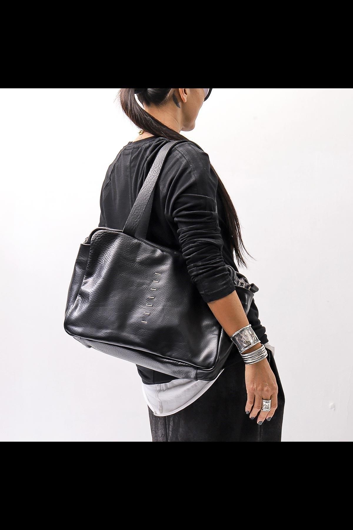 <img class='new_mark_img1' src='https://img.shop-pro.jp/img/new/icons8.gif' style='border:none;display:inline;margin:0px;padding:0px;width:auto;' />2WAY SQUARE LARGE CAPACITY SHOULDER BAG DBM002_BLACK