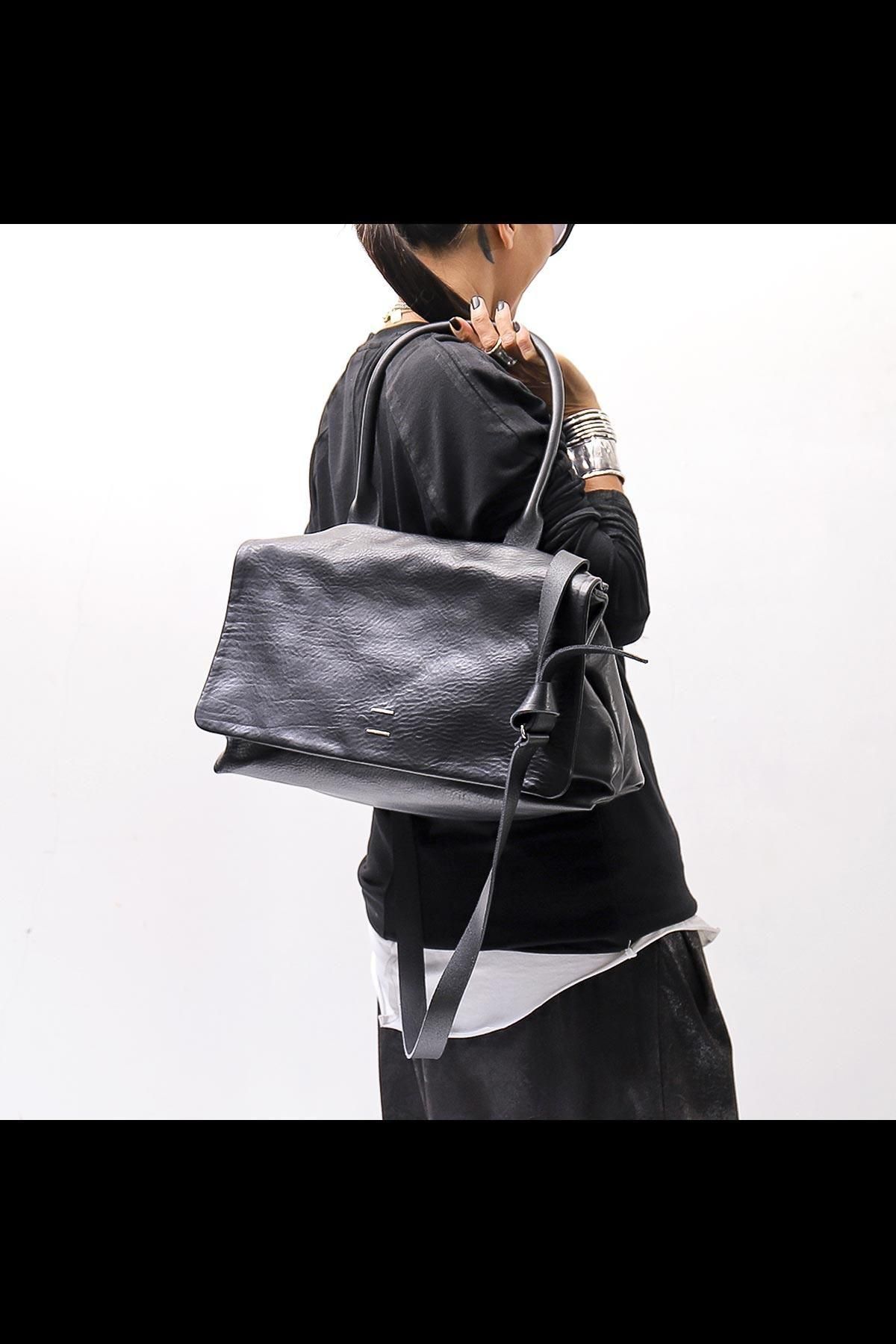 <img class='new_mark_img1' src='https://img.shop-pro.jp/img/new/icons8.gif' style='border:none;display:inline;margin:0px;padding:0px;width:auto;' />FLAP COVERED 2WAY SHOULDER BAG DBM007_BLACK