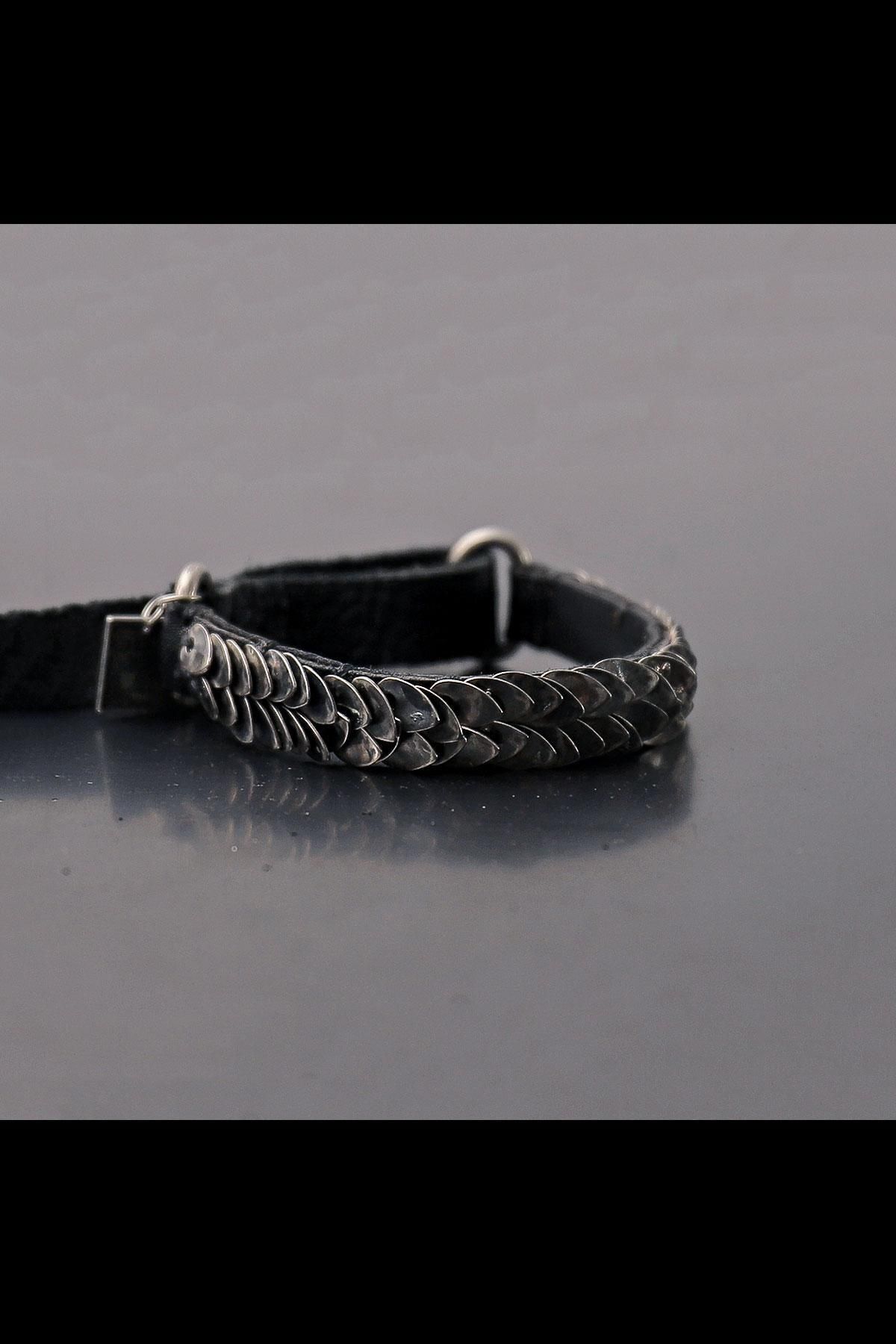 <img class='new_mark_img1' src='https://img.shop-pro.jp/img/new/icons8.gif' style='border:none;display:inline;margin:0px;padding:0px;width:auto;' />SILVER LEAVES LEATHER BRACELET_BR548