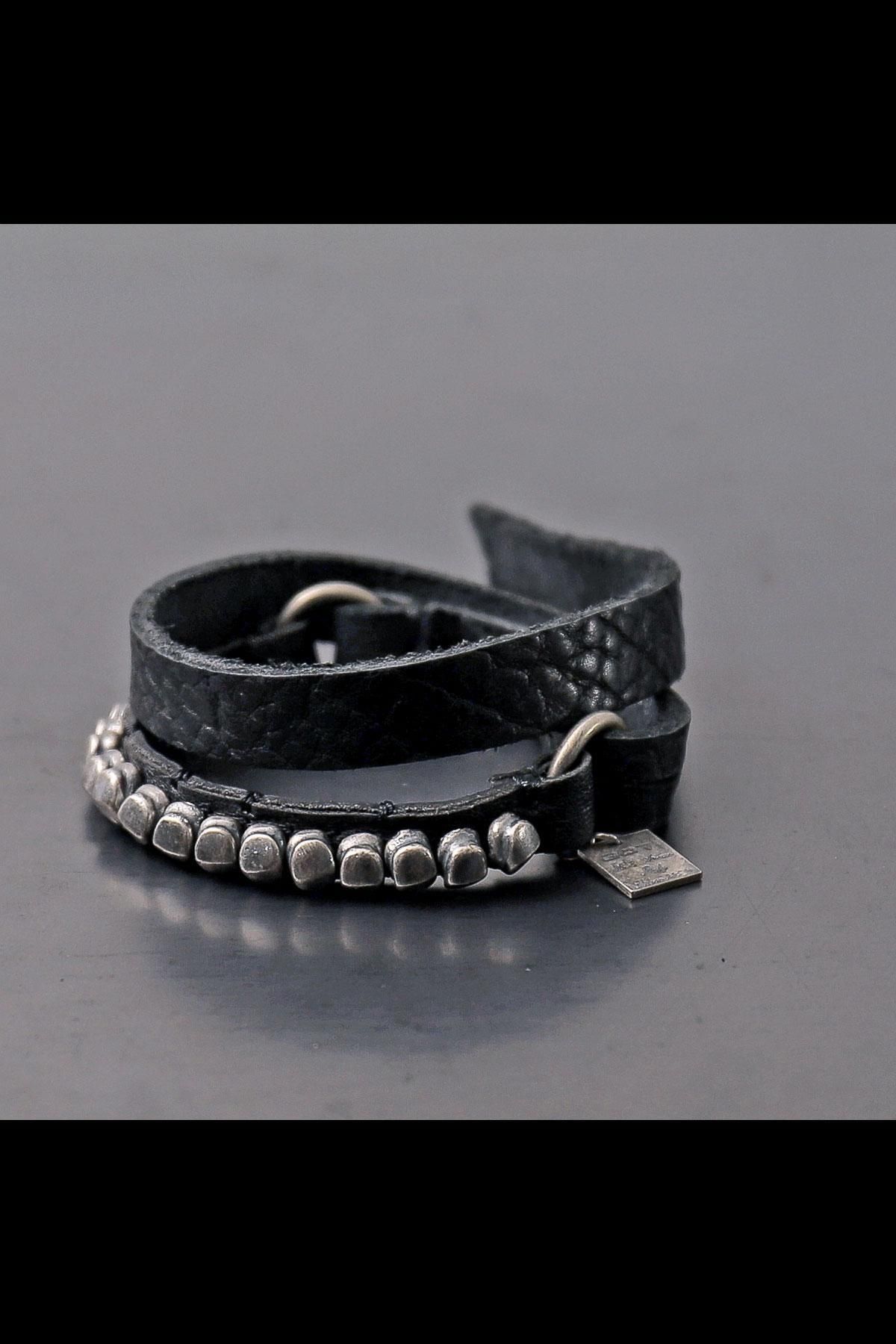 <img class='new_mark_img1' src='https://img.shop-pro.jp/img/new/icons8.gif' style='border:none;display:inline;margin:0px;padding:0px;width:auto;' />SILVER STONE LEATHER BRACELET_BR937