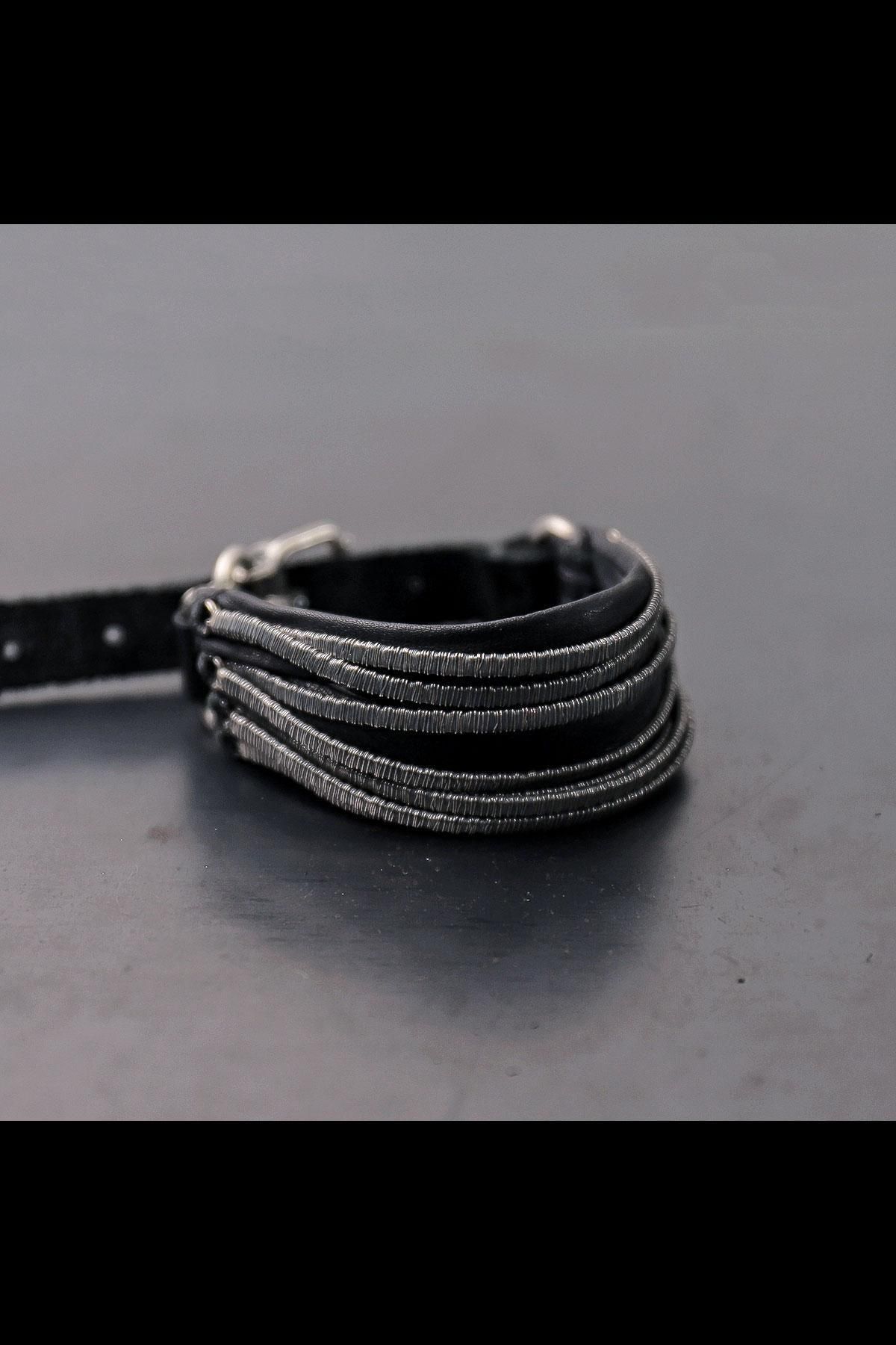 <img class='new_mark_img1' src='https://img.shop-pro.jp/img/new/icons8.gif' style='border:none;display:inline;margin:0px;padding:0px;width:auto;' />SILVER MICRO STAPLE MULTI-UNIT LEATHER BRACELET_BR130