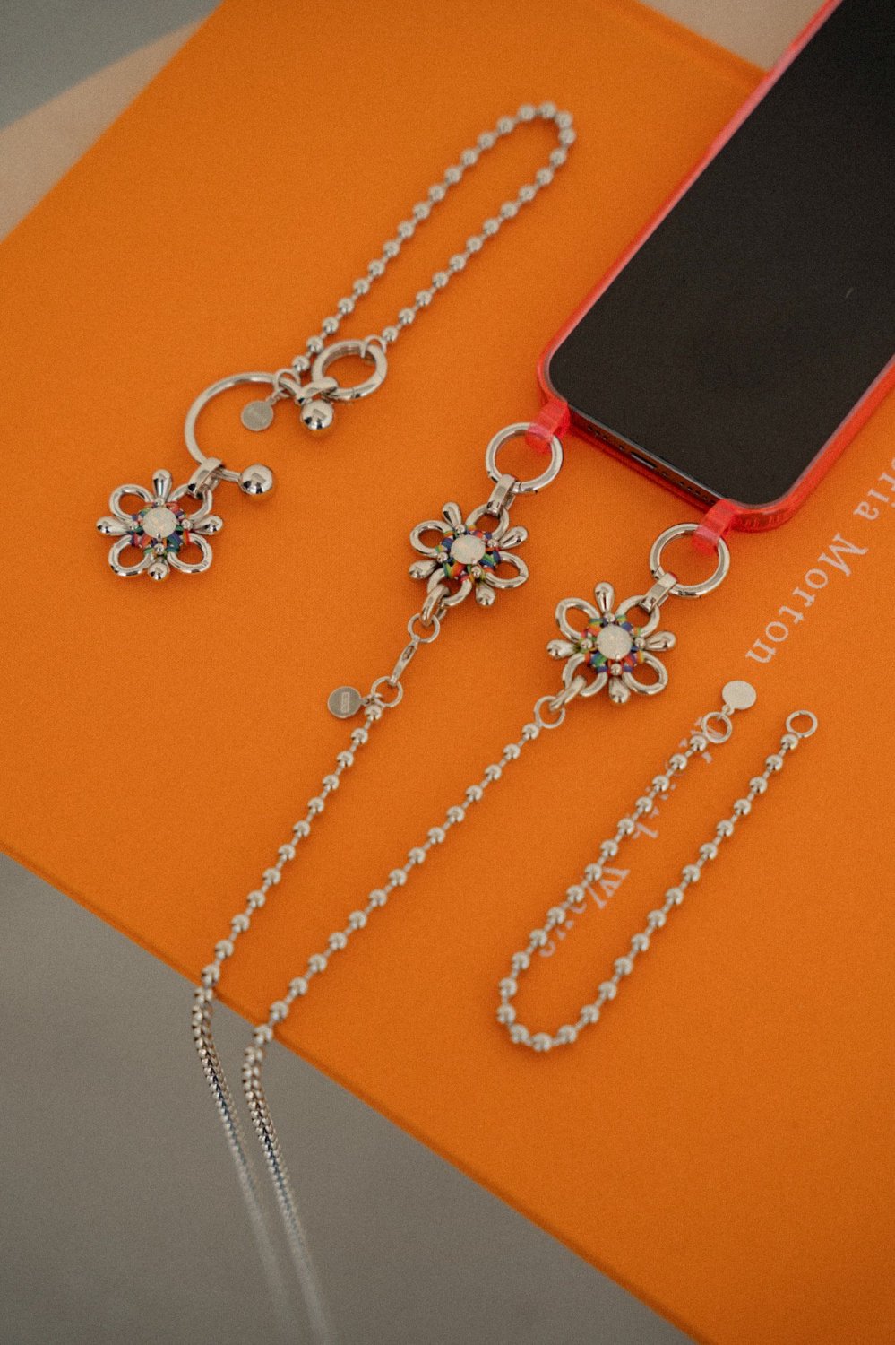 Mobile shoulder chain  