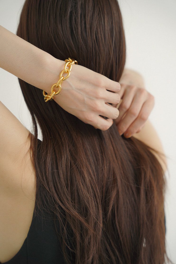 oval bracelet /gold<img class='new_mark_img2' src='https://img.shop-pro.jp/img/new/icons1.gif' style='border:none;display:inline;margin:0px;padding:0px;width:auto;' />