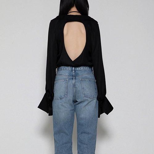 お歳暮 のし determ; デターム Collagen Satin Open Back Blouse | Levre トップス