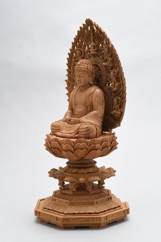 新品　総白檀　八角台　座釈迦2.5寸　曹洞宗　金泥書仏像　飛天光背 新品 総白檀 八角台 座釈迦2.5寸 曹洞宗 金泥書仏像 飛天光背