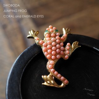 SWOBODA（スワボダ）☆珊瑚とエメラルドの瞳 天然石フェミニンなカエルのヴィンテージ・ブローチ【デッドストック】