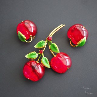 AUSTRIA（オーストリア）☆真っ赤な林檎 アップル チェリー ダブルのフルーツガラス・ヴィンテージ・ブローチとイヤリングのセット