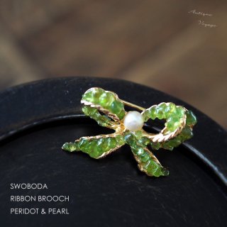 SWOBODA（スワボダ）☆天然石ペリドットとパール　小さなリボンのヴィンテージ・ブローチ