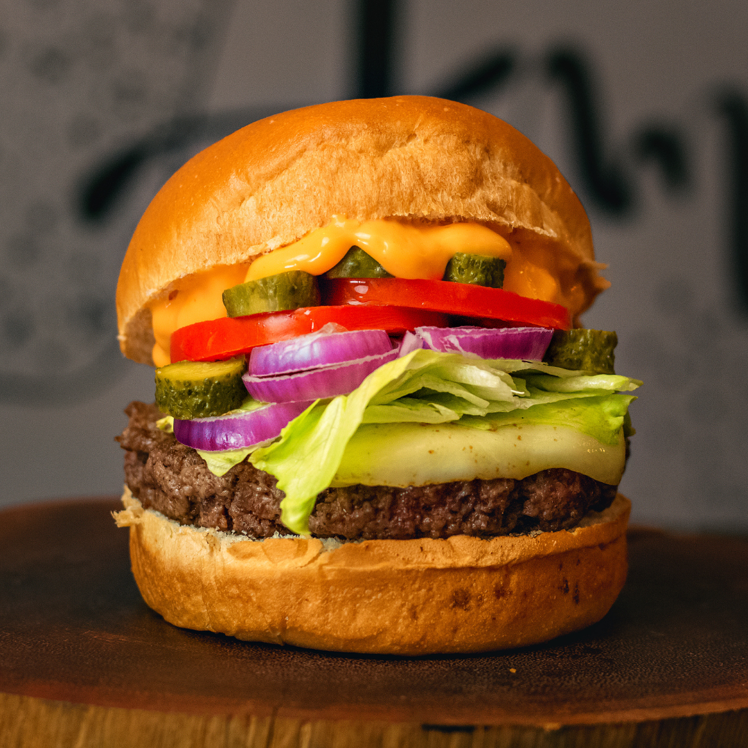 オレンジワインとハンバーガー