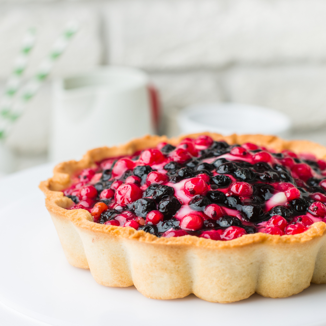 スロベニアの赤ワインとチェリーパイ