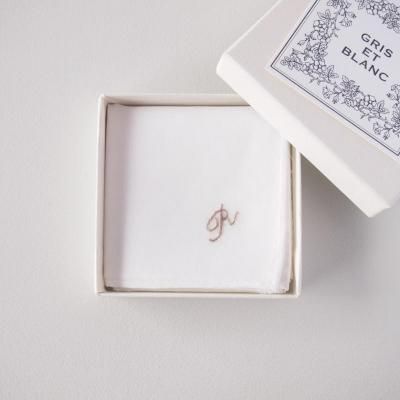ばら - 刺繍とハンカチ GRIS ET BLANC