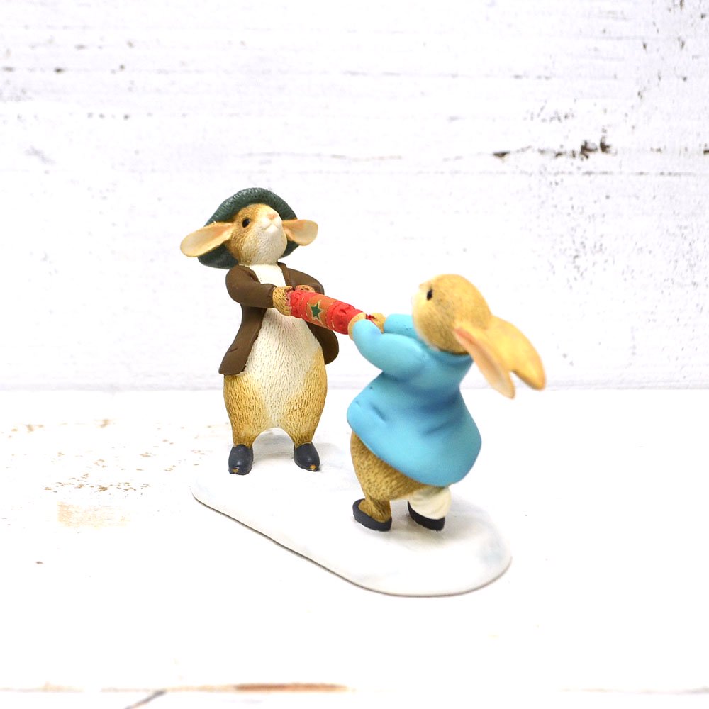 ピーターラビット フィギュア（Peter Rabbit™ & Benjamin Pulling a Cracker）A30180　PR