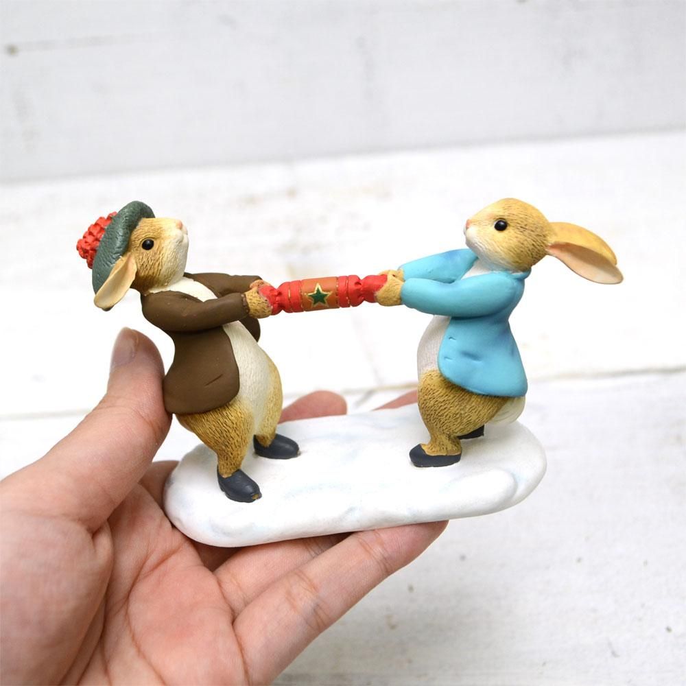 フィギュア（Peter Rabbit™ & Benjamin Pulling a Cracker）A30180　PR - ピーターラビットグッズ  公式オンラインショップ