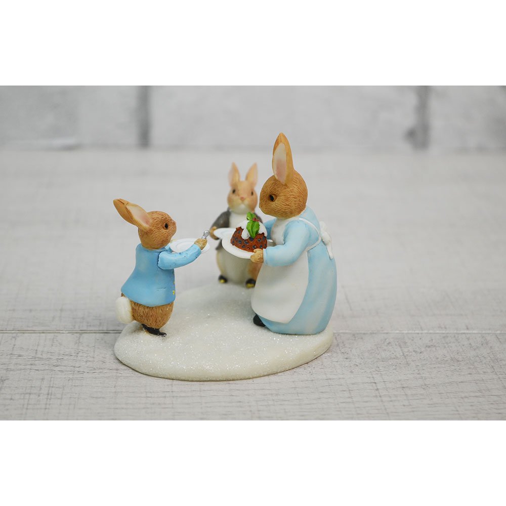 Mrs. Rabbit with a Christmas Pudding Figurine A30255 PR - ピーター