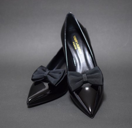 <img class='new_mark_img1' src='https://img.shop-pro.jp/img/new/icons50.gif' style='border:none;display:inline;margin:0px;padding:0px;width:auto;' />SAINT　LAURENT　PATENT　POINTED　RIBBON　PUMPS