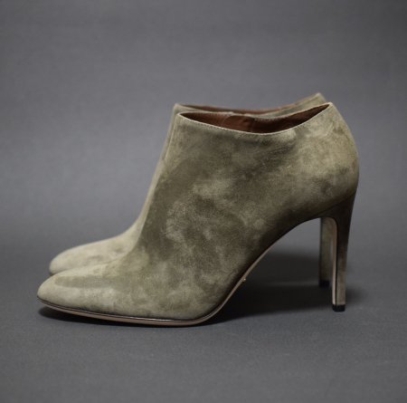 <img class='new_mark_img1' src='https://img.shop-pro.jp/img/new/icons50.gif' style='border:none;display:inline;margin:0px;padding:0px;width:auto;' />SERGIO　ROSSI　ROUND　SUEDE　BOOTEE