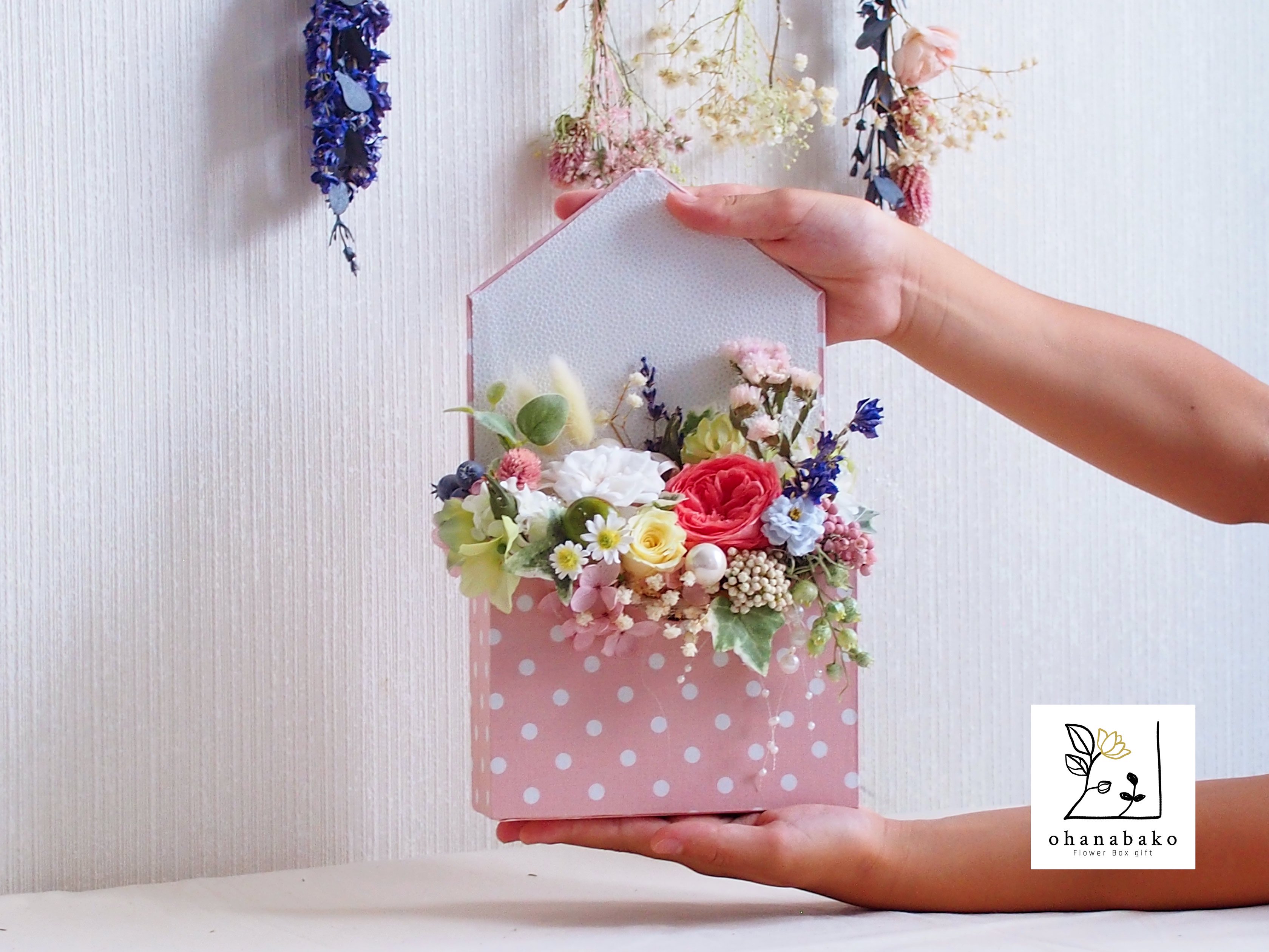 お誕生日 結婚祝い 送別のお花 お花のレターボックス プリザーブドフラワーとドライフラワーをいっぱい詰めたお手紙をお届けします