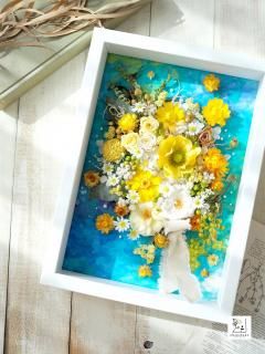 《特別な日のお祝い・誕生日・サロン飾り》プリザーブドフラワー・ドライフラワーと水彩画と花ミクストメディアフレーム　海の花束　　A4サイズ