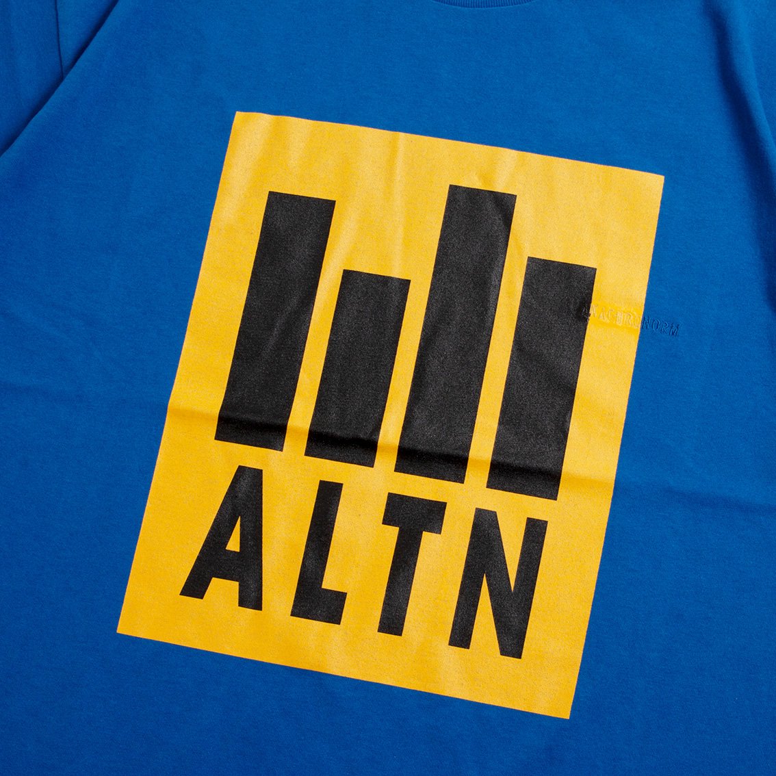 [ANACHRONORM / アナクロノーム] ALTN PRINT T-SHIRTS S/S Tシャツ 半袖 AN-234 日本製 - HARTLEY
