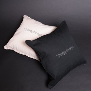 <img class='new_mark_img1' src='https://img.shop-pro.jp/img/new/icons5.gif' style='border:none;display:inline;margin:0px;padding:0px;width:auto;' />TEARS OF SWAN-EMBROIDERY CANVAS CUSHION COVER