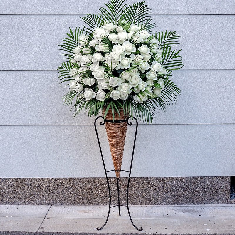 白バラコーンスタンド花