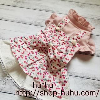 犬服ネットショップ Hu Hu 可愛いワンピースのご紹介です フリフリの可愛いわんこ服 シックなわんこ服 フードつきなど 色々と取り揃えています