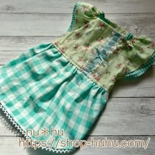 <img class='new_mark_img1' src='https://img.shop-pro.jp/img/new/icons1.gif' style='border:none;display:inline;margin:0px;padding:0px;width:auto;' />flower &checkワンピ(グリーン)
