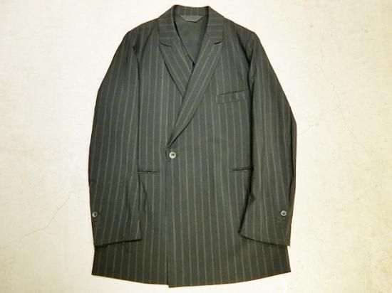 ESSAY Peaked Lapel Taylored Jacket Black Stripe - Laid back(レイドバック) | 千葉 柏 セレクトショップ the Sakaki,NEON SIGN,ESSAY,ATELIER BETON,crepuscule,roundabout,O-,NL,COMESANDGOESなど国内ブランドと海外直接買い付けを織り交ぜたショップのオフィシャル ESSAY Peaked Lapel Taylored Jacket Black Stripe - Laid back(レイドバック) | 千葉 柏 セレクトショップ the Sakaki,NEON SIGN,ESSAY,ATELIER BETON,crepuscule,roundabout,O-,NL,COMESANDGOESなど国内ブランドと海外直接買い付けを織り交ぜたショップのオフィシャル