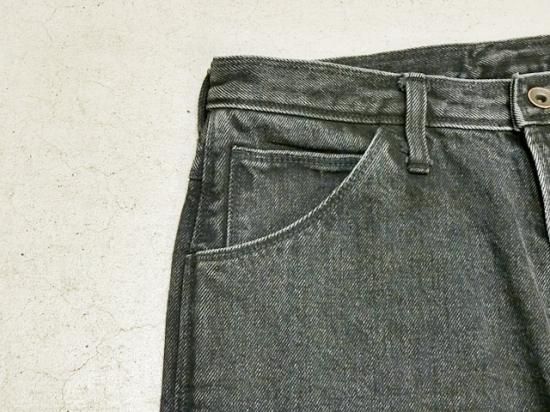 ESSAY Slim Tapered Denim Black - Laid back(レイドバック) | 千葉 柏 セレクトショップ the Sakaki,NEON SIGN,ESSAY,ATELIER BETON,crepuscule,roundabout,O-,NL,COMESANDGOESなど国内ブランドと海外直接買い付けを織り交ぜたショップのオフィシャルウェブサイト ESSAY Slim Tapered Denim Black - Laid back(レイドバック) | 千葉 柏 セレクトショップ the Sakaki,NEON SIGN,ESSAY,ATELIER BETON,crepuscule,roundabout,O-,NL,COMESANDGOESなど国内ブランドと海外直接買い付けを織り交ぜたショップのオフィシャルウェブサイト