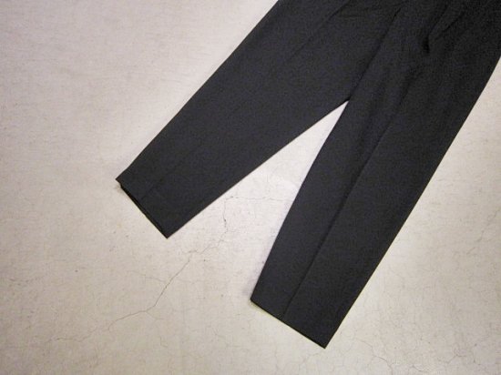 ESSAY 3 Tuck Tapered Slacks Navy - Laid back(レイドバック) | 千葉