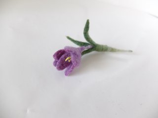 クロッカスのブローチ（紫）