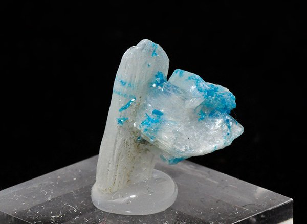 原石<br>カバンサイトオンクォーツ(ペンタゴナイト)の結晶体<br>インド・プーナ・ワゴリ村産