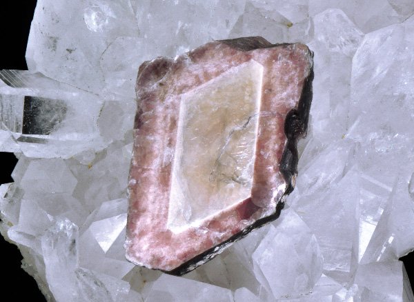 原石<br>モスコバイト(白雲母)とレピドライトの結晶体<br>ブラジル・ミナスジェライス州・コロネルムルタ産