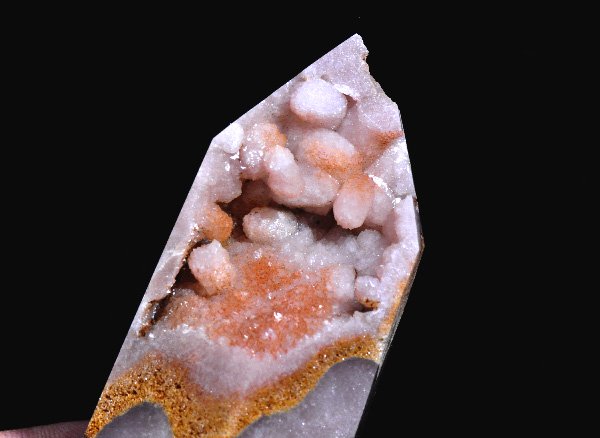 希少原石<br>可愛らしいピンクアメジストの結晶化ポイント<br>アルゼンチン・パタゴニア産