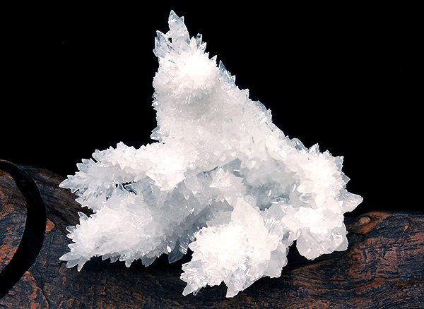 自然の神秘が作り出す造形美!!<BR>アラゴナイトフロスフェリの結晶（鉄の華、白珊瑚）<BR>メキシコ チワワ州産