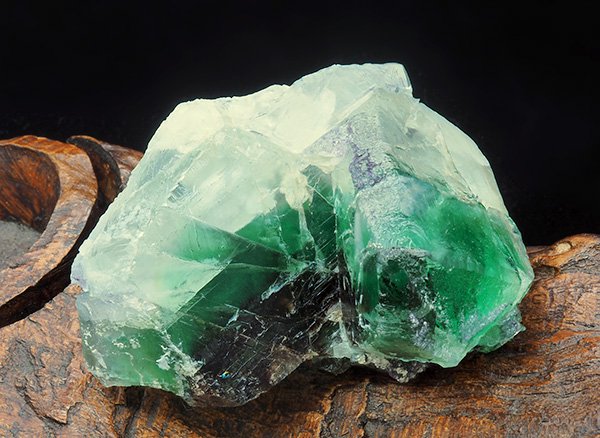 ★新たに発見された希少原石<br>グリーンフローライトの結晶<br>ナミビア・エロンゴ産