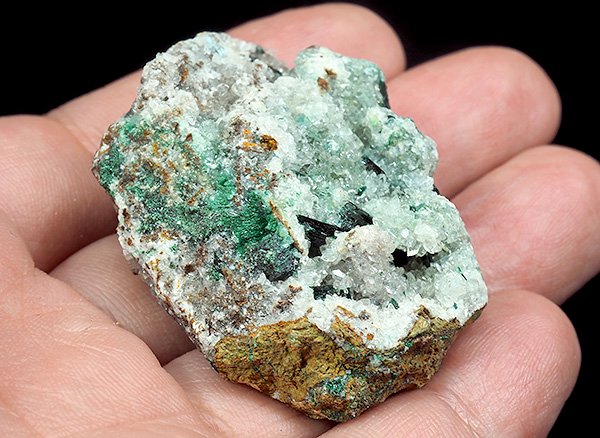 キラキラと輝くマリンブルーの結晶原石<br>マリンブルーの美しさ!!ジェムシリカドウルージーSA(シリシファイドクリソコラ)<br>ペルー・イカ産